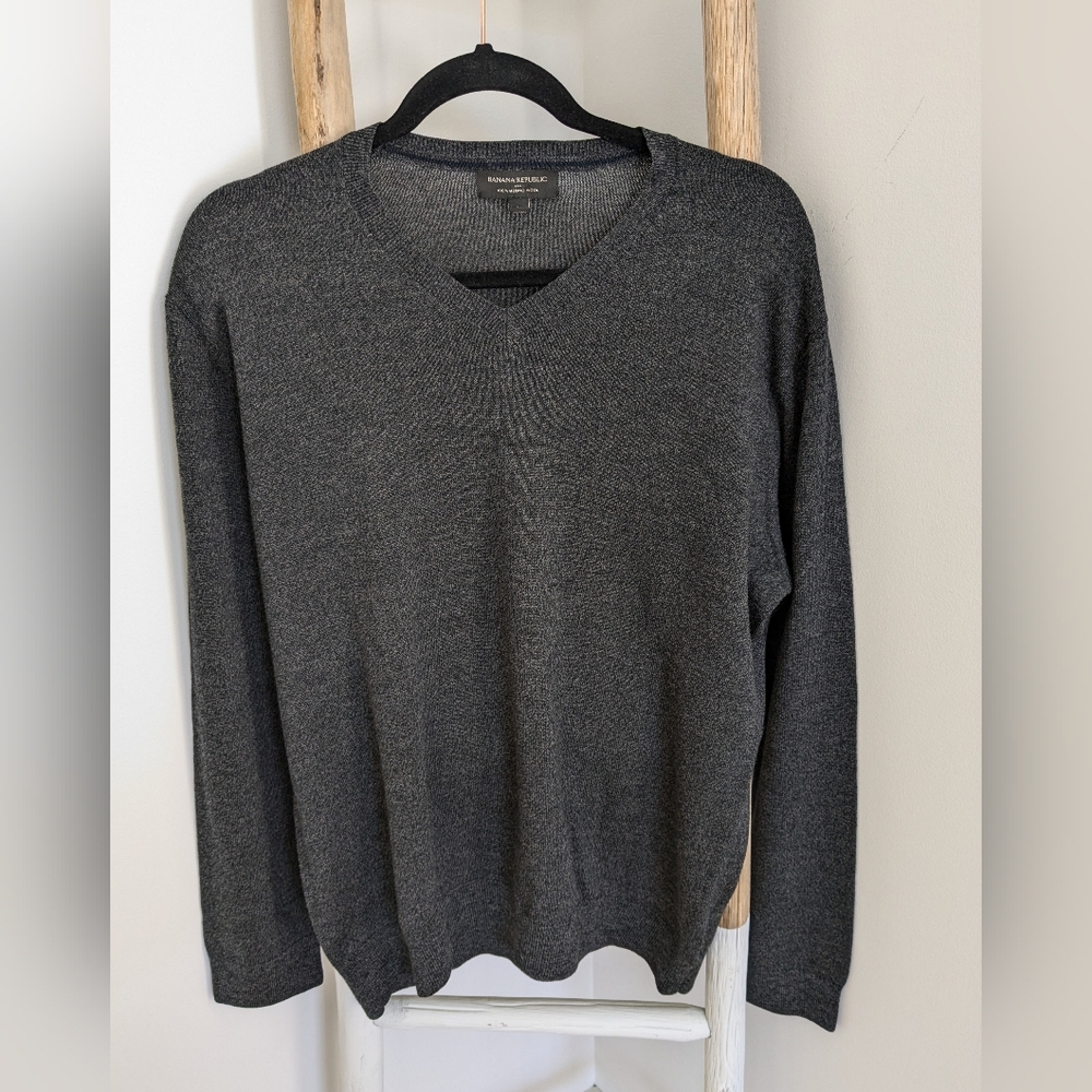 Banana Republic Men's Sweater Size L